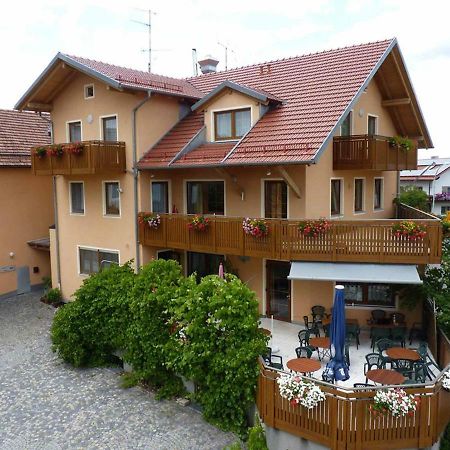 Gasthof-Pension-Metzgerei Jaeger Michelsneukirchen Bagian luar foto